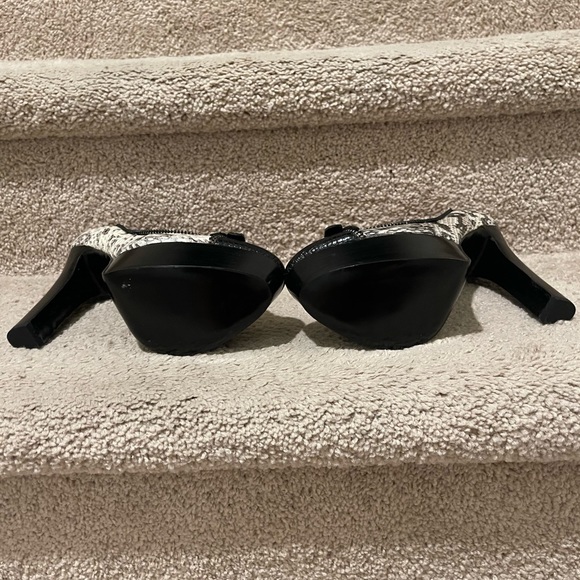 Via Spiga Jennifer Python Snake Skin Black Leather platform pumps - Picture 4 of 7